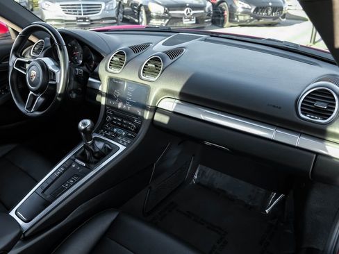 Used 2019 Porsche 718 Cayman image 10