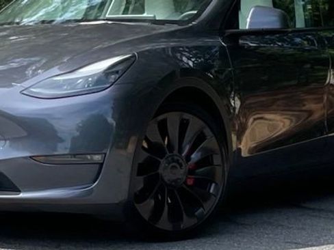 Used 2023 Tesla Model Y Performance AWD/4WD image 2