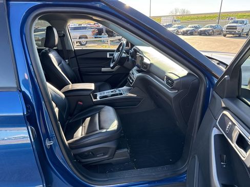 Used 2022 Ford Explorer XLT w/ Equipment Group 202A image 14