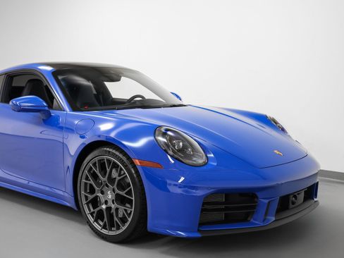 Used 2025 Porsche 911 Carrera w/ Premium Package image 9