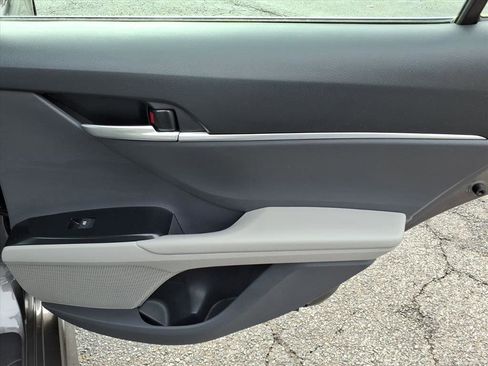 Used 2019 Toyota Camry SE image 17