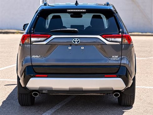 Used 2022 Toyota RAV4 XSE AWD/4WD image 4