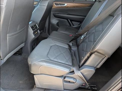 Used 2025 Volkswagen Atlas SE AWD/4WD image 10