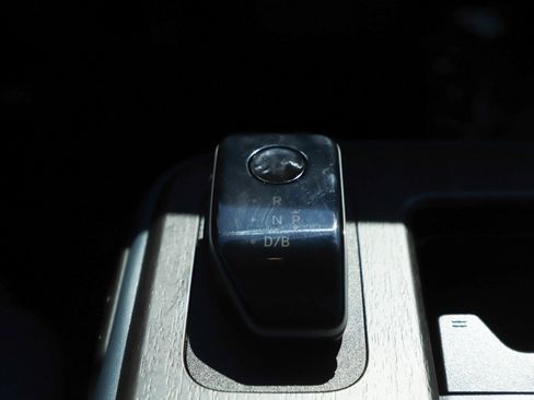 Used 2025 Nissan Ariya Platinum AWD/4WD image 16