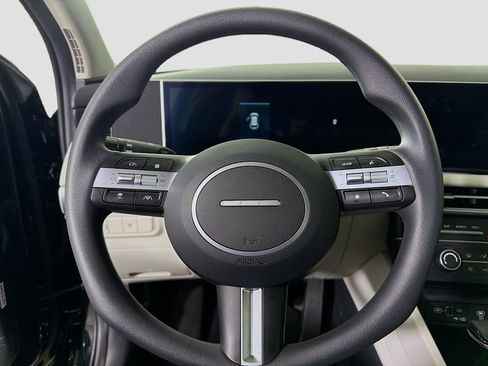 Used 2025 Hyundai Tucson SE image 14