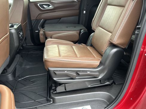 Used 2022 Chevrolet Suburban High Country image 18