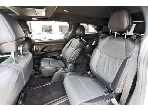 Used 2025 Toyota Sienna Limited AWD/4WD image 14