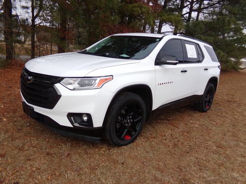 Used 2021 Chevrolet Traverse Premier w/ Redline Edition image 2