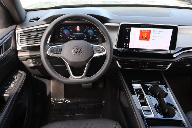 Certified 2024 Volkswagen Atlas Cross Sport SE FWD image 15