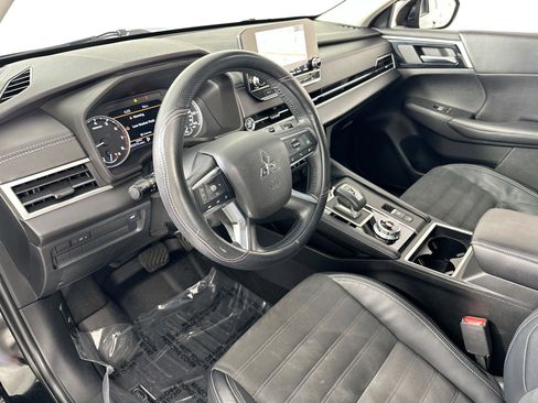 Used 2022 Mitsubishi Outlander SE image 9