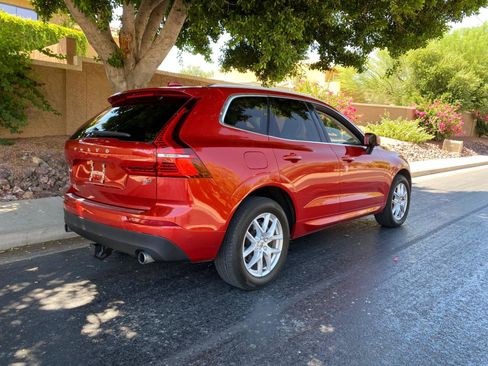 Used 2021 Volvo XC60 T5 Momentum AWD/4WD image 5