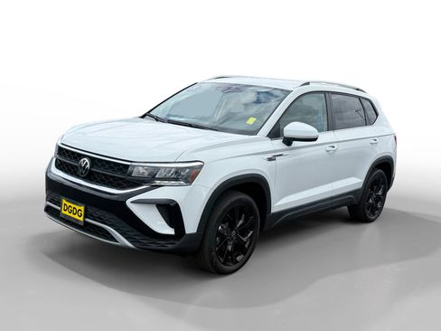 Certified 2023 Volkswagen Taos SE w/ Black Wheel Package FWD image 1