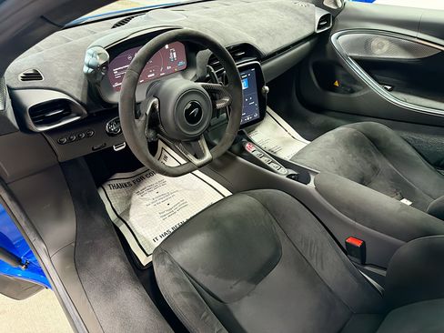 Used 2024 McLaren Artura RWD image 4