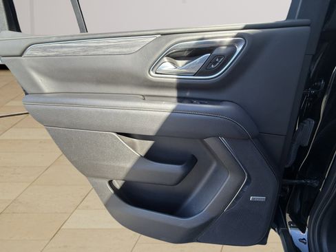 Used 2021 GMC Yukon SLT w/ SLT Premium Package image 32