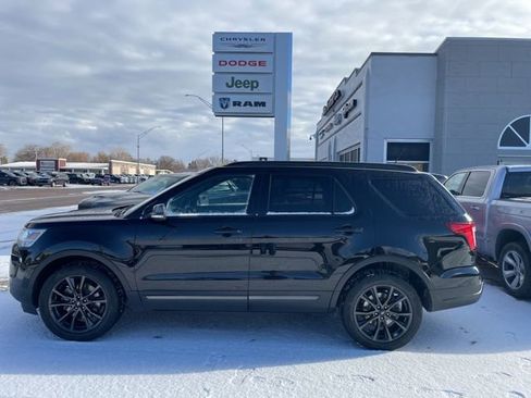 Used 2018 Ford Explorer XLT w/ Equipment Group 202A image 1