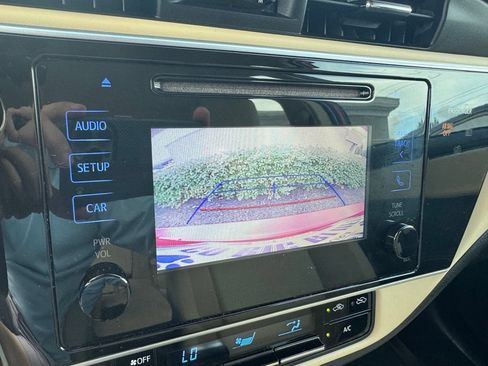 Used 2017 Toyota Corolla LE FWD image 14