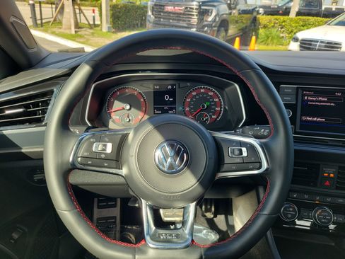 Used 2019 Volkswagen Jetta GLI image 18
