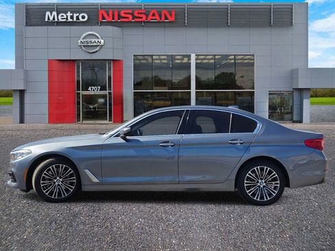 Used 2018 BMW 530i w/ Premium Package image 3