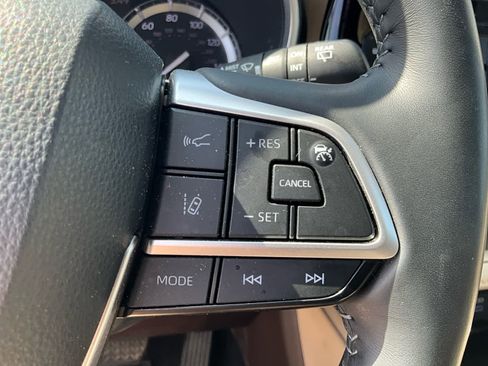 Used 2022 Toyota Highlander XLE image 23