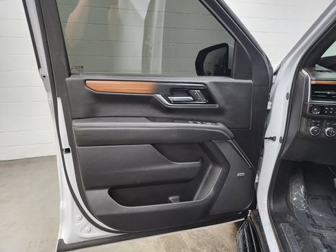 Used 2025 GMC Yukon Denali AWD/4WD image 9