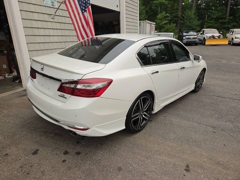 Used 2016 Honda Accord Touring image 10