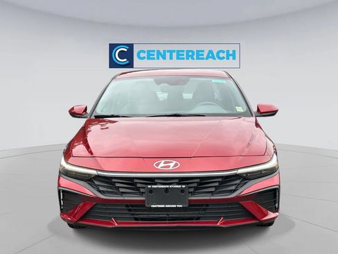 Used 2024 Hyundai Elantra SE FWD image 2