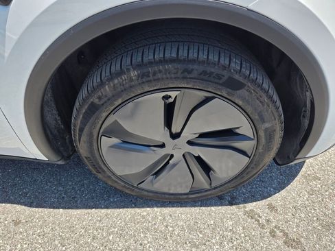 Used 2026 Tesla Model Y 2WD image 18