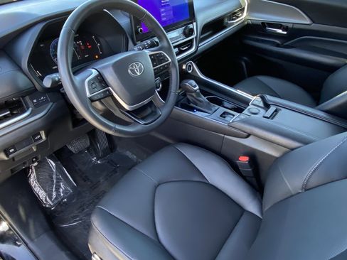 Certified 2025 Toyota Grand Highlander AWD image 26