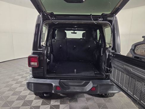 Used 2019 Jeep Wrangler Unlimited Sahara AWD/4WD image 27