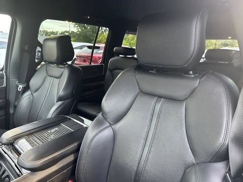 Used 2022 Jeep Wagoneer Series III AWD/4WD image 18