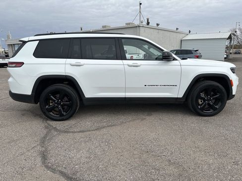 Used 2023 Jeep Grand Cherokee L Laredo image 9