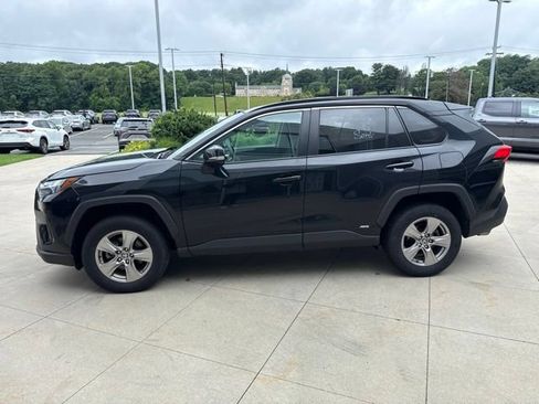 Used 2024 Toyota RAV4 XLE AWD/4WD image 4