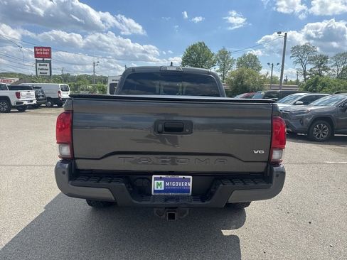Used 2018 Toyota Tacoma TRD Sport AWD/4WD image 5