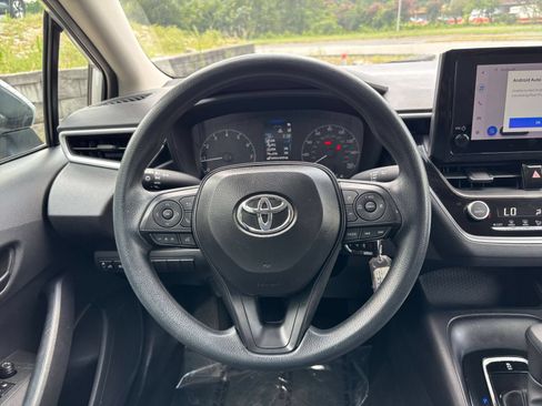 Used 2025 Toyota Corolla LE FWD image 30