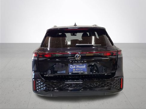 New 2026 Volkswagen Tiguan SEL R-Line AWD/4WD image 11