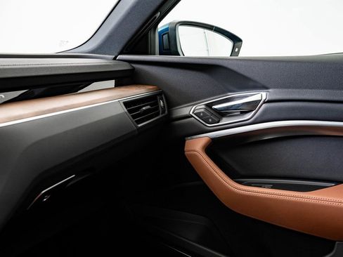 Used 2022 Audi e-tron Premium Plus w/ Premium Plus Package image 40