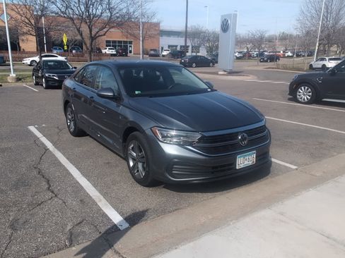 Used 2023 Volkswagen Jetta SE FWD image 5