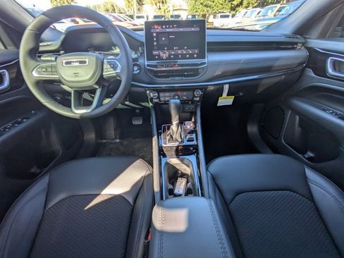 New 2026 Jeep Compass Latitude image 13