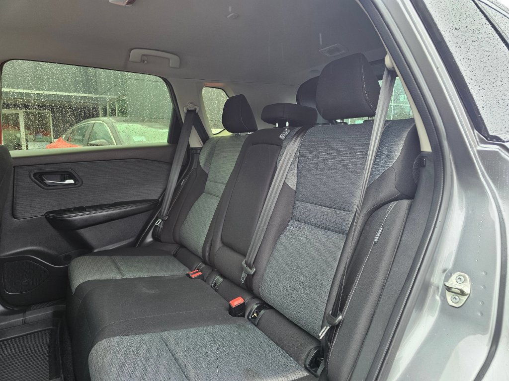 Used 2023 Nissan Rogue SV AWD/4WD image 14