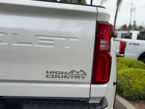 Used 2021 Chevrolet Silverado 3500 High Country w/ Technology Package AWD/4WD image 14
