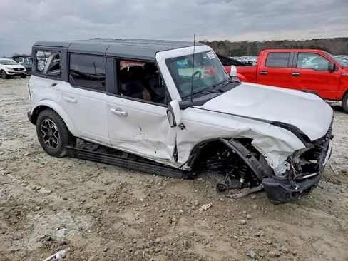 Used 2024 Ford Bronco Outer Banks image 2