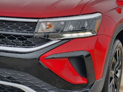 New 2024 Volkswagen Taos SE image 5