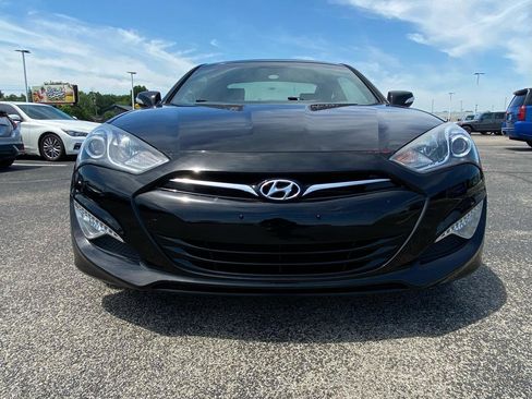 Used 2015 Hyundai Genesis 3.8 RWD image 4