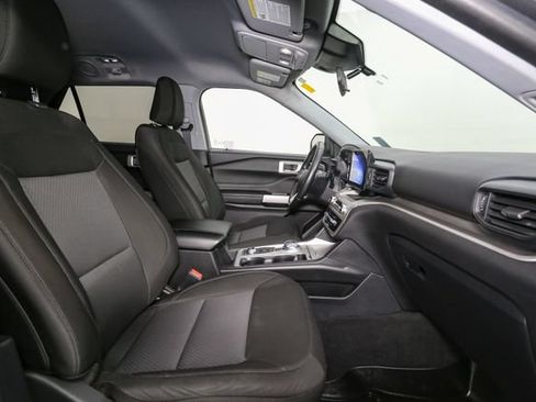 Used 2022 Ford Explorer XLT AWD/4WD image 17
