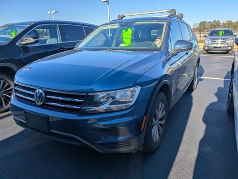 Used 2019 Volkswagen Tiguan SE w/ Panoramic Sunroof Package image 3