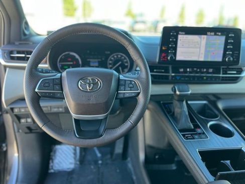 Certified 2023 Toyota Sienna Platinum image 12