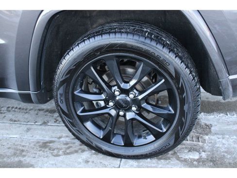 Used 2021 Jeep Grand Cherokee Laredo X image 38