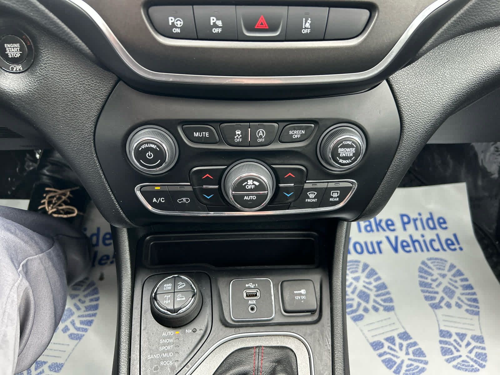 Used 2023 Jeep Cherokee Trailhawk w/ Sun & Sound Group AWD/4WD image 20