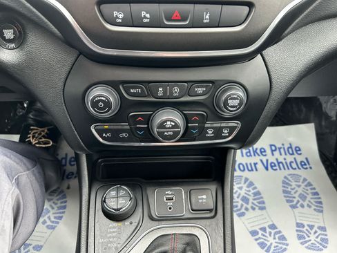Used 2023 Jeep Cherokee Trailhawk w/ Sun & Sound Group AWD/4WD image 20