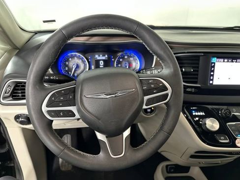 Used 2023 Chrysler Voyager LX image 14